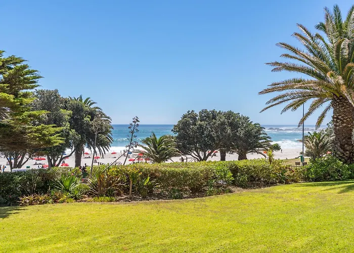 Camps Bay Beach Apartment With Jaccozi